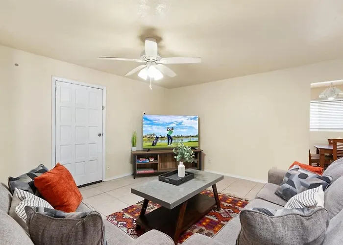 Lightrail Billiard & Bbq Minutes From Dt Holiday home Phoenix