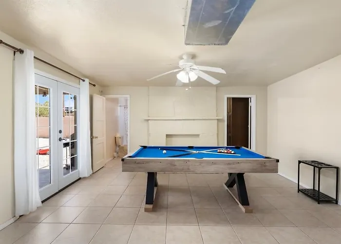 Lightrail Billiard & Bbq Minutes From Dt Holiday home *