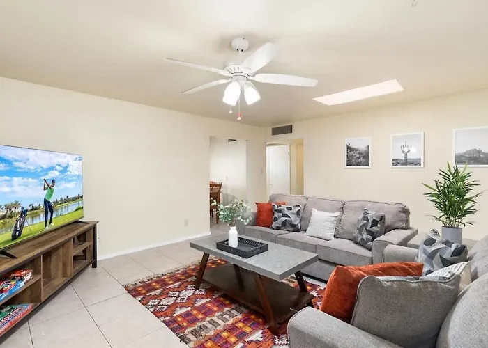 Holiday home Lightrail Billiard & Bbq Minutes From Dt