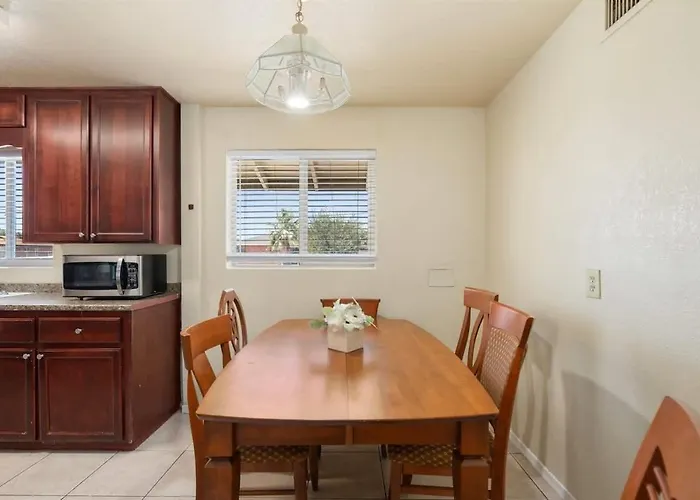 Holiday home Lightrail Billiard & Bbq Minutes From Dt Phoenix
