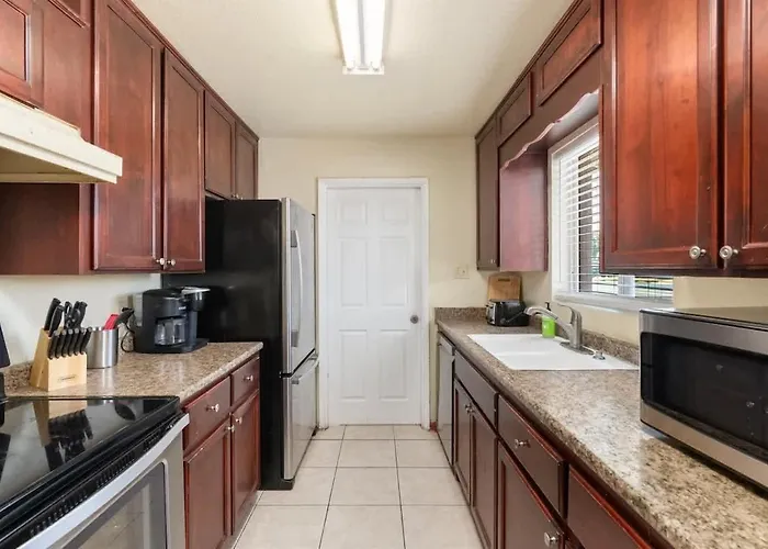 Holiday home Lightrail Billiard & Bbq Minutes From Dt *