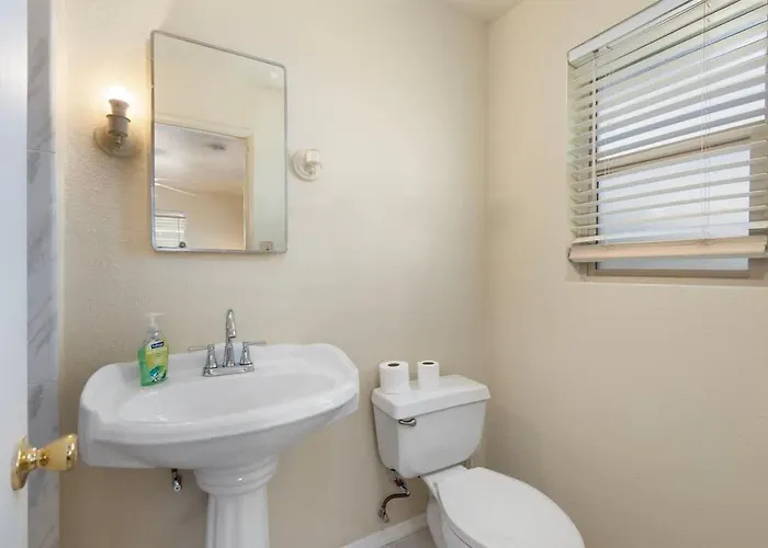 Holiday home Lightrail Billiard & Bbq Minutes From Dt