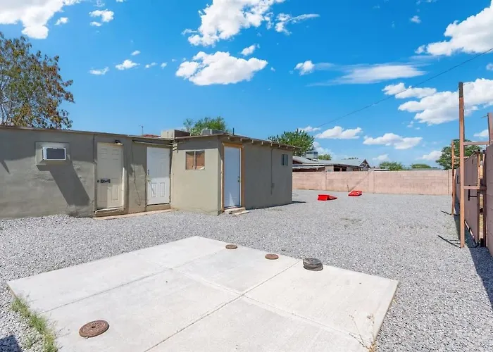 Lightrail Billiard & Bbq Minutes From Dt Holiday home