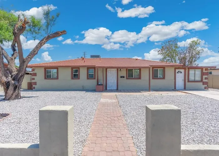 Lightrail Billiard & Bbq Minutes From Dt Holiday home *